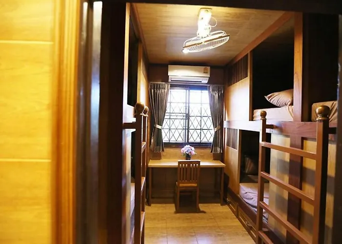Ostello Golden Pagoda Hostel & Cafe Bangkok