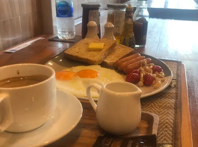 Golden Pagoda Hostel & Cafe Ostello