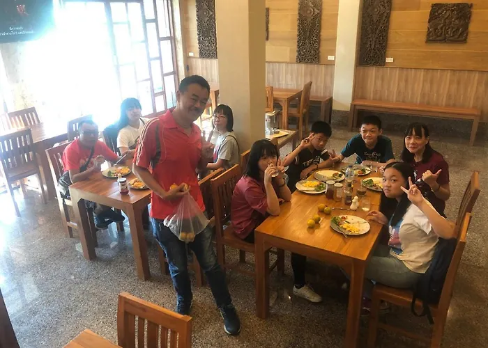 Golden Pagoda Hostel & Cafe *